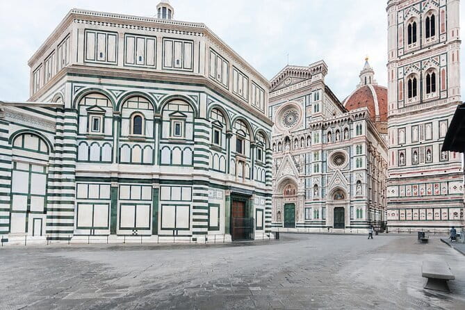 Guided Medici Tour Florence: Discover Mysteries & History - Palaces, Churches, and the Medici Family Crest