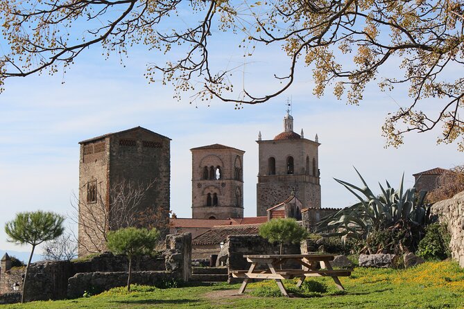Guided Tour of Historic and Monumental Trujillo - Palacio Viejo and the military orders