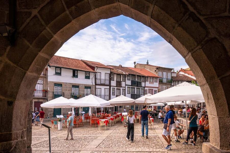 Guimarães: Private Flexible Walking Tour in Historic Center - Oliveira Square and the Salado Monument