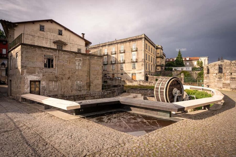 Guimarães: Private Flexible Walking Tour in Historic Center - Churches, convents, and streets south of the center