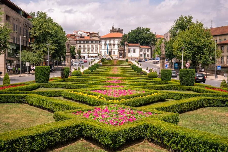 Guimarães: Private Flexible Walking Tour in Historic Center - Walking back along the walls