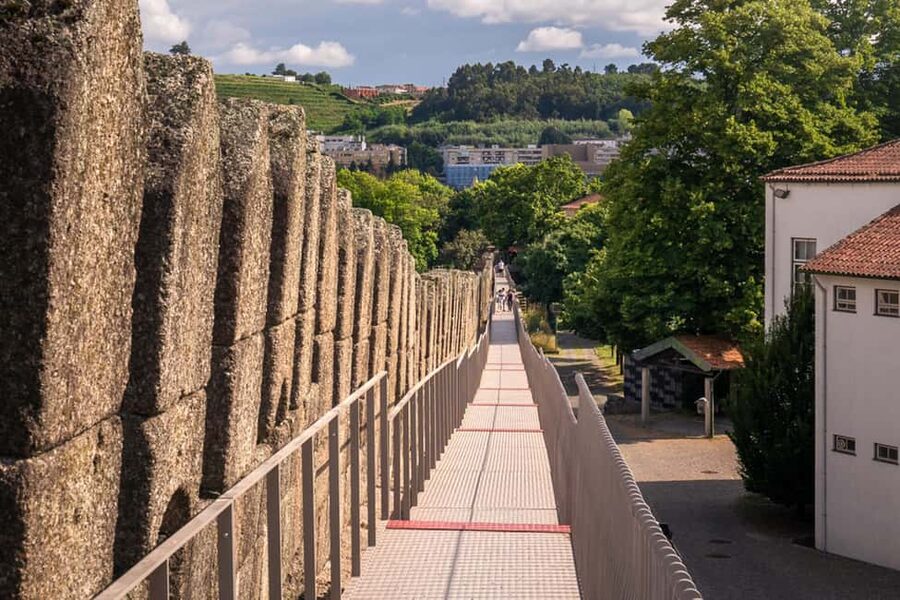Guimarães: Private Flexible Walking Tour in Historic Center - How the Walkbox app works