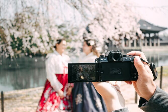 Hanbok Photoshoot and History Tour at Gyeongbokgung Palace - Gwanghwamun Gate sets the tone