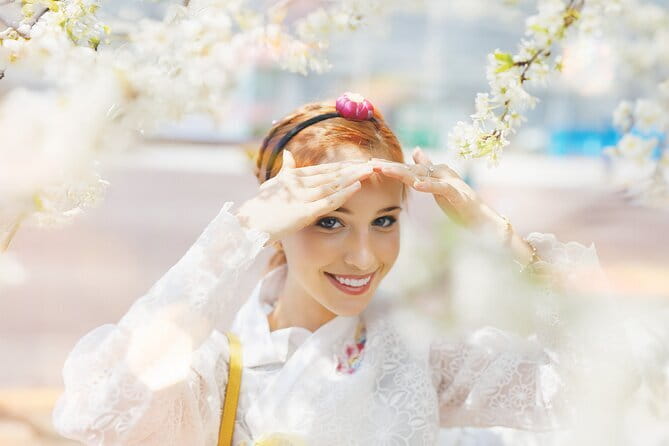 Hanbok Photoshoot and History Tour at Gyeongbokgung Palace - Inside Gyeongbokgung with a story to follow