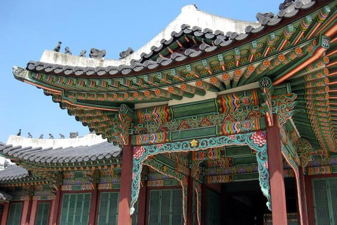 Hanbok Photoshoot and History Tour at Gyeongbokgung Palace - Tuesday changes the palace plan
