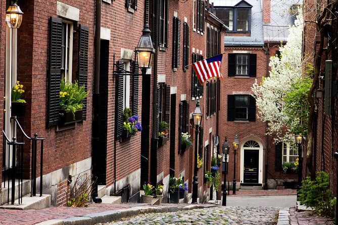 Haunted Boston’s Historic Streets Walking Guided Tour - King’s Chapel Burying Ground, Boston’s oldest cemetery