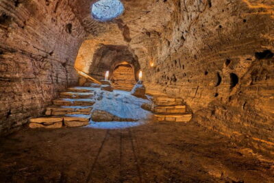 Hella: Guided Tour of Ancient Man-Made Caves
