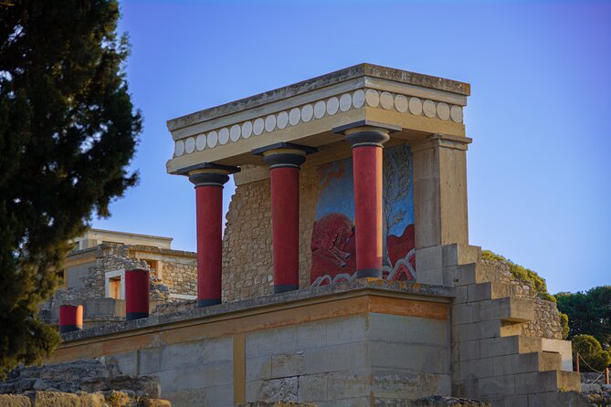 Heraklion Highlights: Knossos, Museum & Historic City Drive - The Archaeological Museum and the Minoan story