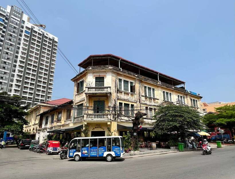 Heritage tour of Phnom Penh in electric bus - Why this electric bus tour works well in Phnom Penh