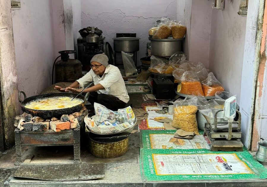Heritage Walk & Street Food Tasting in Jaipur - The Guides Make the Biggest Difference