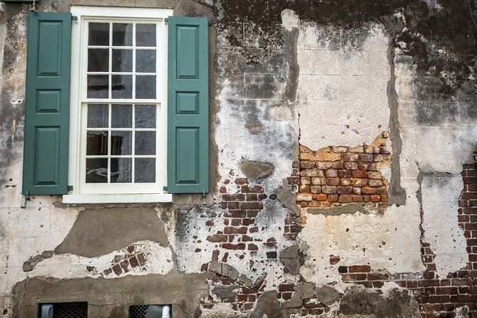 Hidden Alleyways and Historic Sites Small-Group Walking Tour - Rainbow Row and Charleston’s famous facade