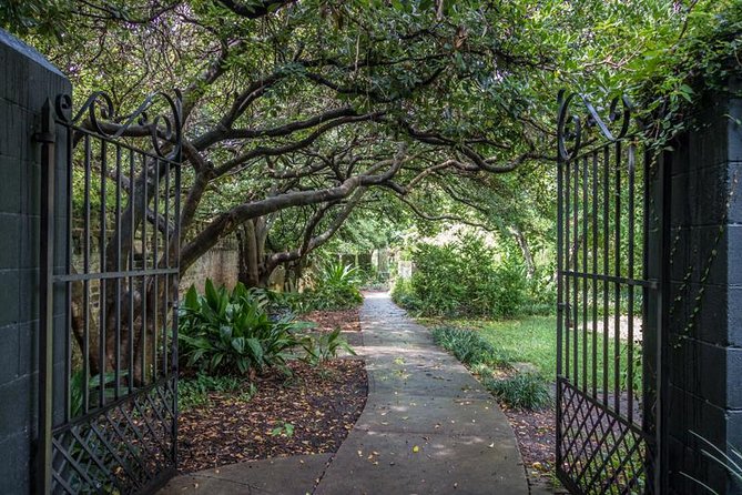 Hidden Alleyways and Historic Sites Small-Group Walking Tour - Guide personalities make a real difference