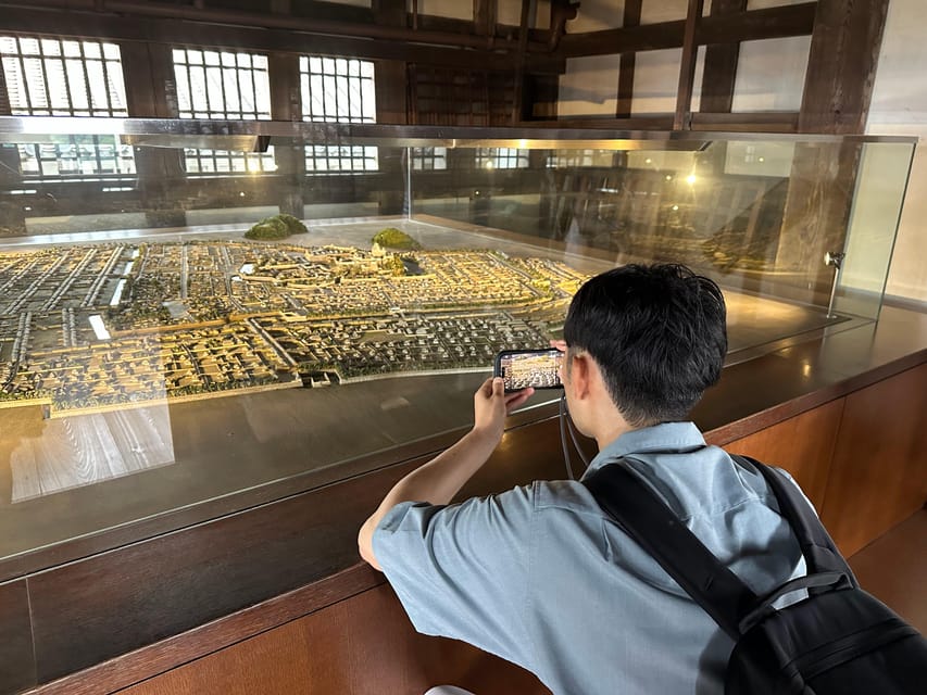Himeji: Himeji Castle Guided Tour – UNESCO Heritage - The small details that make the castle memorable