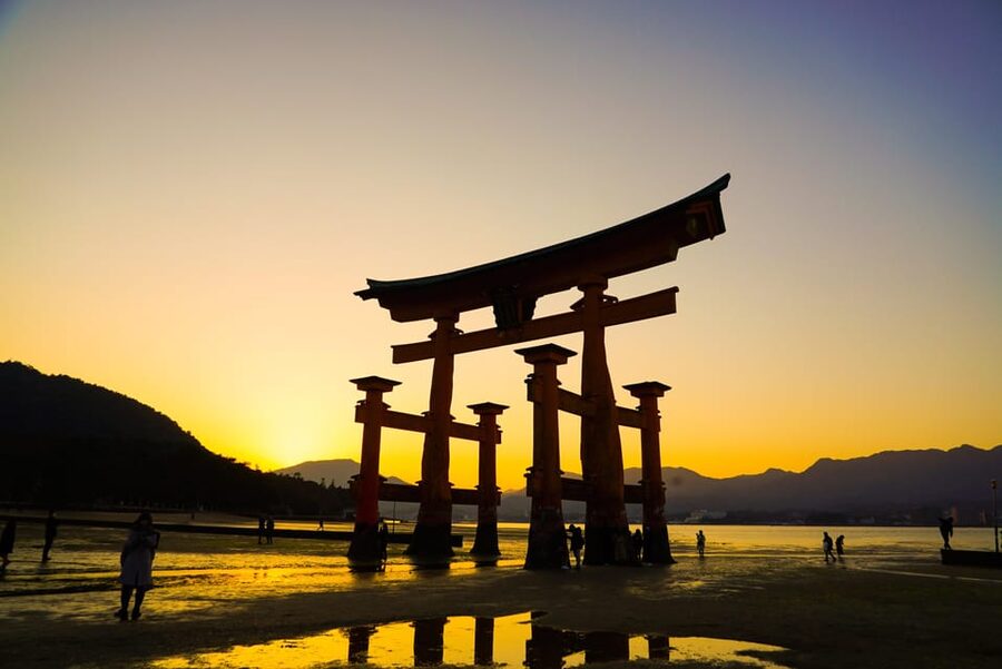 Hiroshima: Miyajima Half-day Historical Walking Tour - Momijidani, Senjokaku, and the extra stops