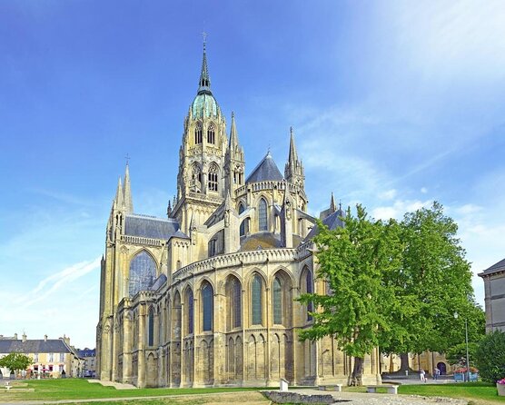 Historic Bayeux Daily Group City Tour In English 2 hrs (Apr-Sept) - What This Bayeux Walking Tour Does Well