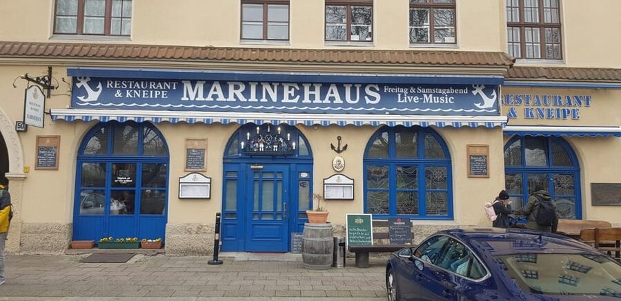 Historic Berlin Pubs & History Tour - Rotes Rathaus and the first beer stop