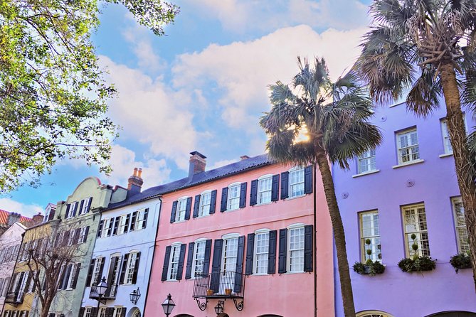 Historic Charleston Guided Sightseeing Walking Tour - The guides are the main reason to book
