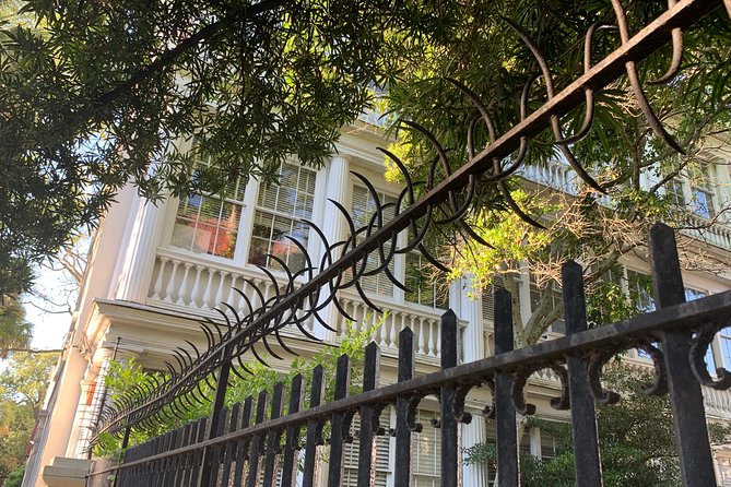 Historic Charleston Walking & Storytelling Tour - Why Larry makes this Charleston walk worth considering