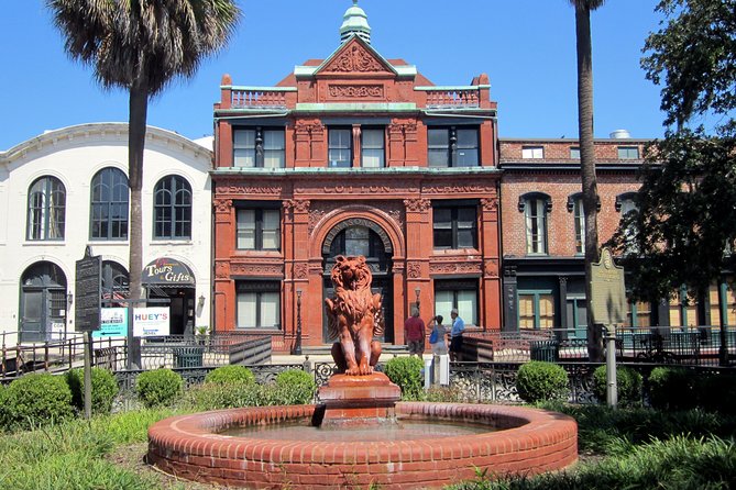 Historic Savannah Guided Walking Tour - Colonial Park Cemetery and the stories behind the buildings