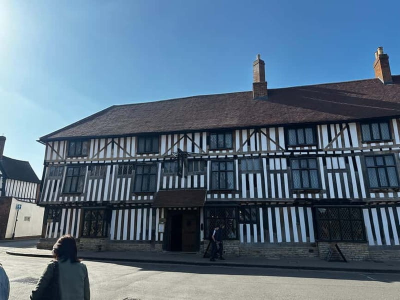 Historic Walk Around Stratford Upon Avon - Tustin’s Tours - Family, dog, and wheelchair considerations