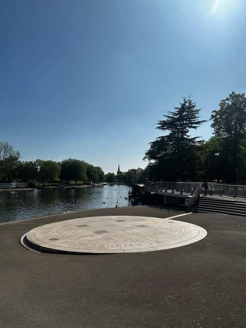 Historic Walk Around Stratford Upon Avon - Tustin’s Tours - Holy Trinity Church and Shakespeare’s final resting place
