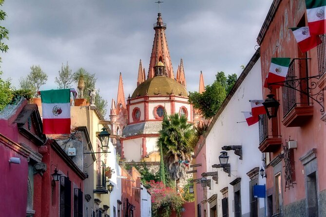Historical and Cultural Walking Tour of San Miguel de Allende - What the guides add to the walk