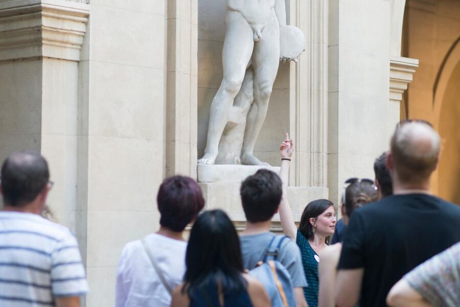 Historical and naughty tour of Lyon in french - Starting at Place des Terreaux with a different side of Lyon