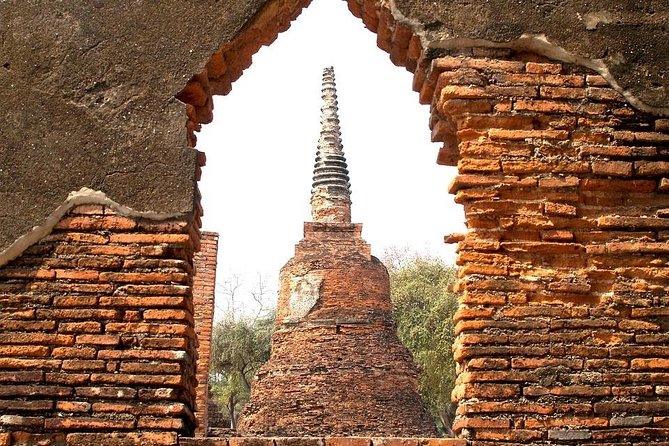 Historical City of Ayutthaya - Unesco Full Day Tour From Bangkok - Wat Phra Si Sanphet explains royal Ayutthaya