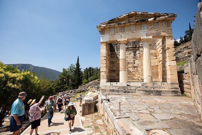 Historical Delphi One Day Tour with Arachova Stop & Expert Guide - The guides make the difference