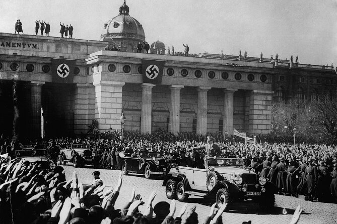 Historical Hitler Walking Tour of Vienna - Judenplatz and the murdered Jewish community