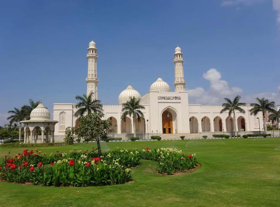 Historical Salalah City Tour - The palace stop is brief but revealing