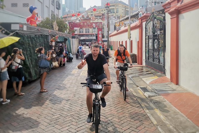Historical Singapore Bike Tour on Full-Sized Bicycles - Riding the Formula 1 route and returning through Kallang