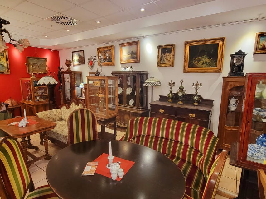Historical tour of the old town including a Saxon dinner - Kunst Café Antik: dinner in an old-fashioned room
