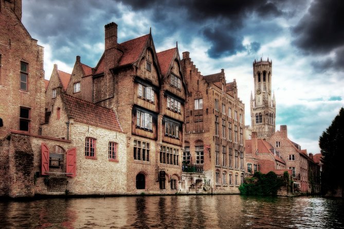 Historical Walking Tour: Legends of Bruges - Minnewater Lake, swans, and a clash with an emperor