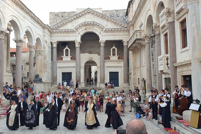 History Split Walking Tour in French -Small group - Starting at the Peristyle, the palace’s great stage