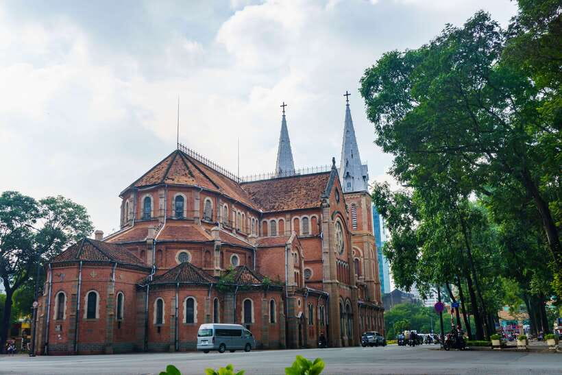 Ho Chi Minh City: Half-day History And Culture Tour - Lacquerware shows a living Vietnamese craft