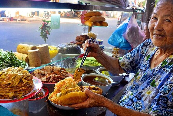 Hoi An Ancient Town - Night Market Street Food Tours By Night - What the food focus adds to an ordinary old-town visit