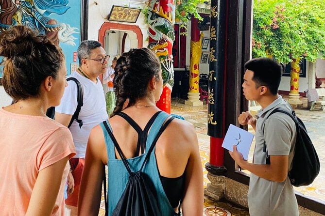 Hoi An Ancient Town Walking Tour with a Local - Traditional music and performance in 35 minutes