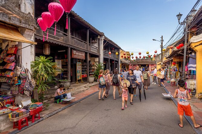 Hoi An Night Market - Ancient Town street food tours by Night - The route can change, so set expectations