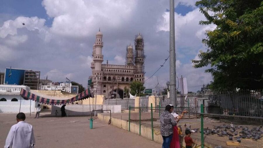 Hyderabad: Heritage Walking Tour of Old City and Charminar - Mecca Masjid and the scale of faith