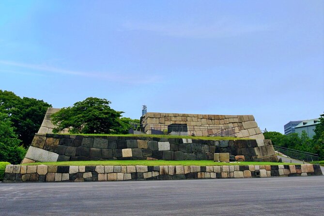 Imperial Palace East Garden and Edo Castle Walking Tour in Tokyo - What the guide adds to the castle ruins