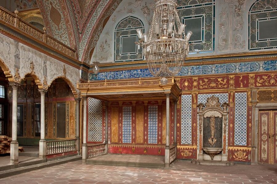 Istanbul: Full-Day Heritage Tour - Hagia Irene and Gülhane Park finish the day