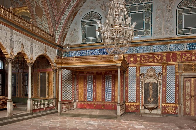 Istanbul Heritage Tour - Incl. Lunch - Topkapi Palace and Hagia Irene