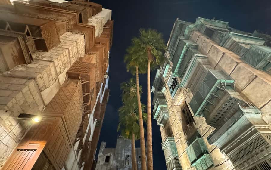 Jeddah: Al-Balad Old Town Historical City Guided Tour - Why a guide matters in the narrow lanes