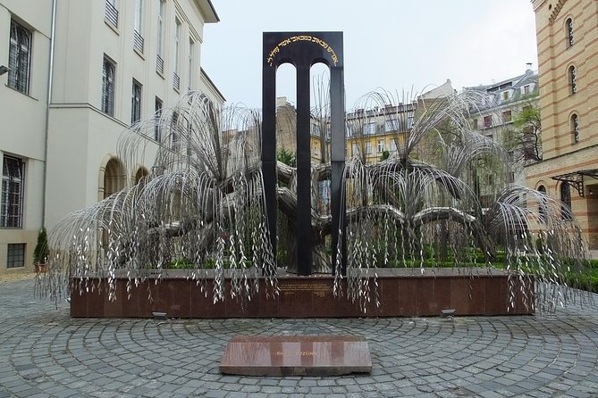 Jewish Heritage in Hungary with a Historian - Szimpla Kert shows the quarter’s modern face