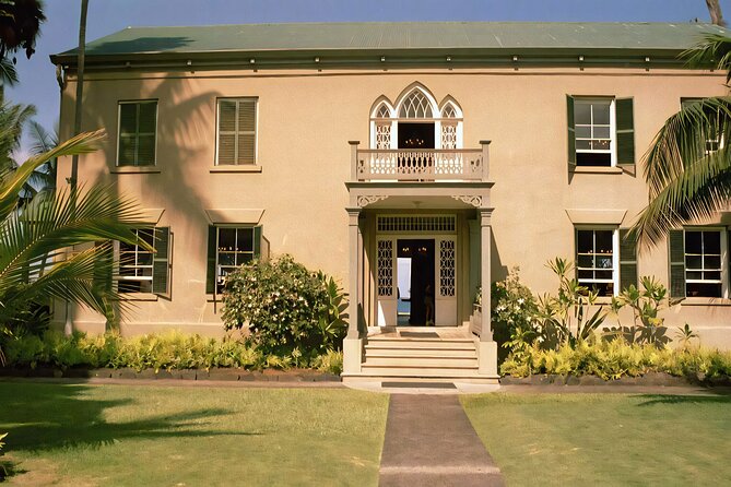 Kailua-Kona Haunted History Walking Ghost Tour - Hulihe’e Palace and the meaning of a pohaku