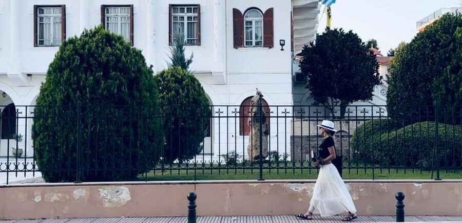 Kalamata : Historical Gossip Tour - Starting among Kalamata’s central statues