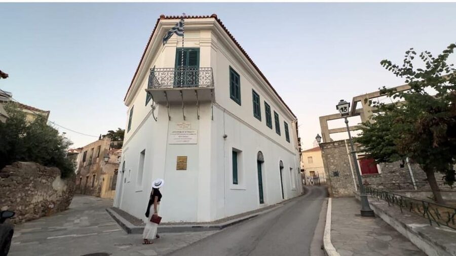 Kalamata : Historical Gossip Tour - Walking comfort, weather, and access