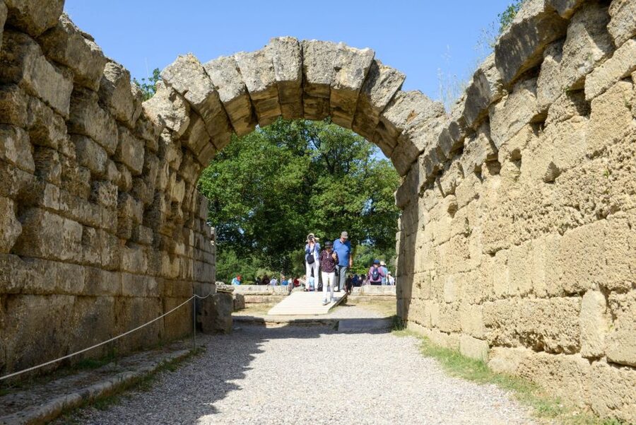 Katakolo: Ancient Olympia and Kourouta Beach Guided Tour - What 70 minutes at Olympia really gives you