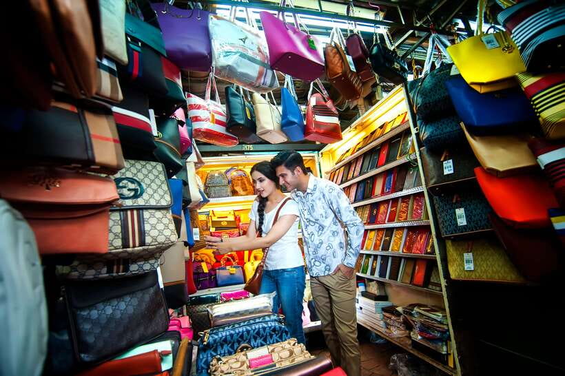 Kuala Lumpur: Batu Caves & Historic Buildings Tour - Petaling Street, Chinatown, and Little India